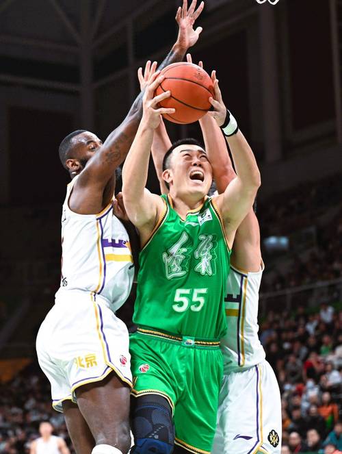 辽宁男篮24 - 25赛季出局，38岁韩德君直播透露即将退役