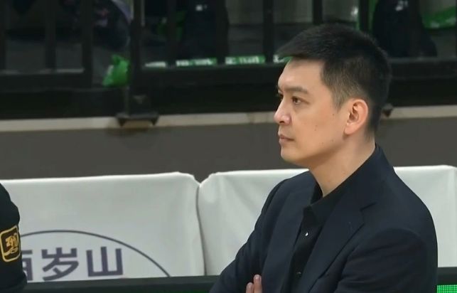辽宁男篮出局引热议！杨鸣发声原因及小刘总操作遭口诛笔伐