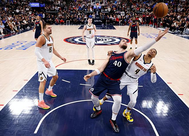 NBA季后赛快船胜掘金追平总比分 祖巴茨攻防表现解析