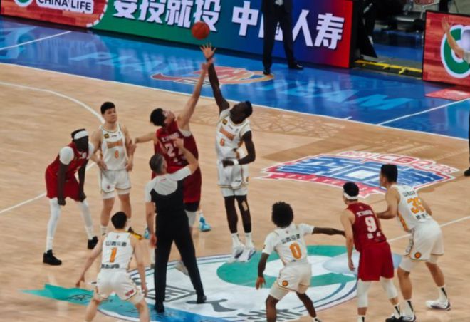 CBA 季后赛今晚继续：北京男篮主场迎战山西男篮，曾凡博受伤激励全队