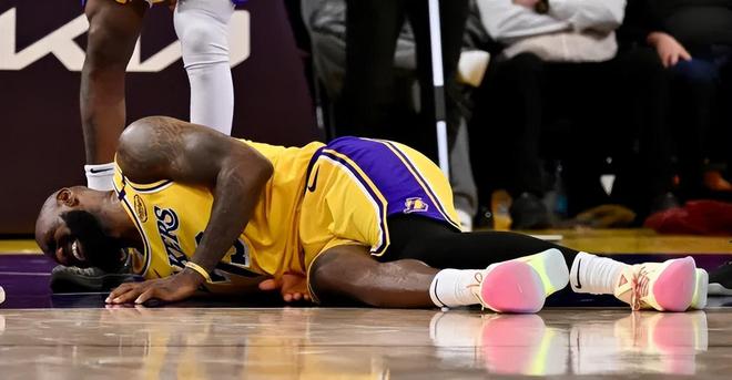 北京时间5月3日ESPN报道：詹姆斯左膝内侧副韧带二级扭伤