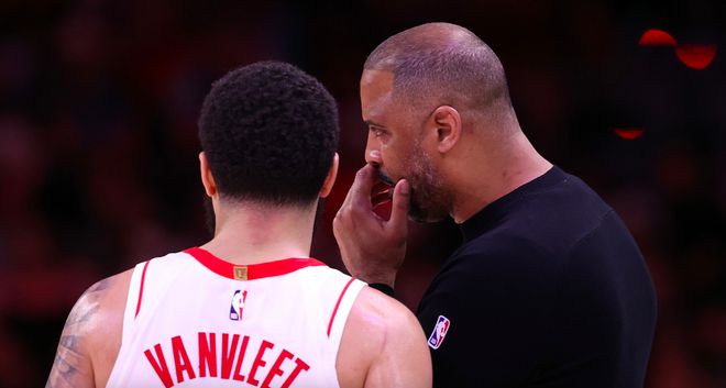 5月3日NBA季后赛火箭胜勇士 范弗里特成取胜首功之臣