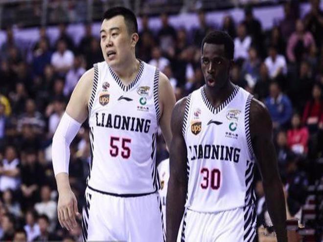 辽宁男篮传奇韩德君：出身贫寒练球节俭，17赛季铸就6冠传奇