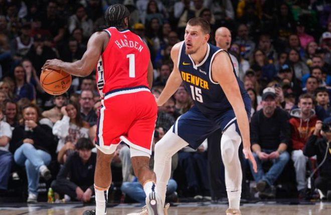 NBA 季后赛：核心球员与教练调整关键，祖巴茨大放异彩