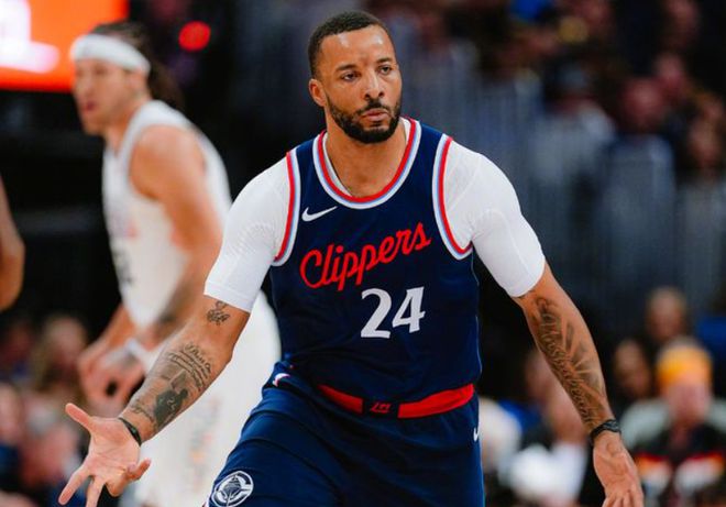 NBA 季后赛：核心球员与教练调整关键，祖巴茨大放异彩