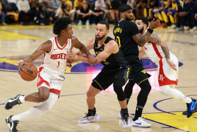 NBA 季后赛 G6：休斯顿火箭队客场对阵金州勇士队战况激烈