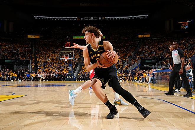 NBA季后赛火箭胜勇士扳平总比分，G7大战一触即发，勇士调整阵容或酿失利