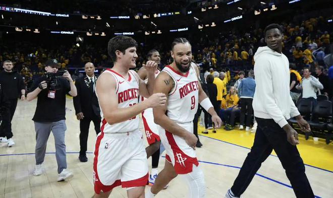 NBA季后赛首轮西部第六场：火箭客场胜勇士 系列赛拖入抢七