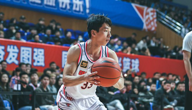 广东宏远本赛季阵容短板尽显，休赛期欲 3 换 1 报价邹阳补强锋线