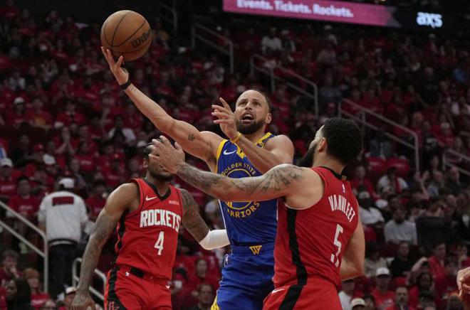 NBA 季后赛首轮：火箭 117 - 107 胜勇士，范弗利特出色引关注