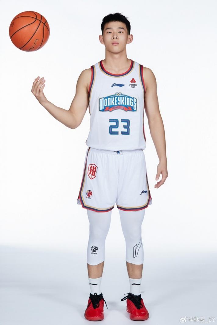 林葳赴美特训准备NBA选秀，进选概率极低且行程安排复杂