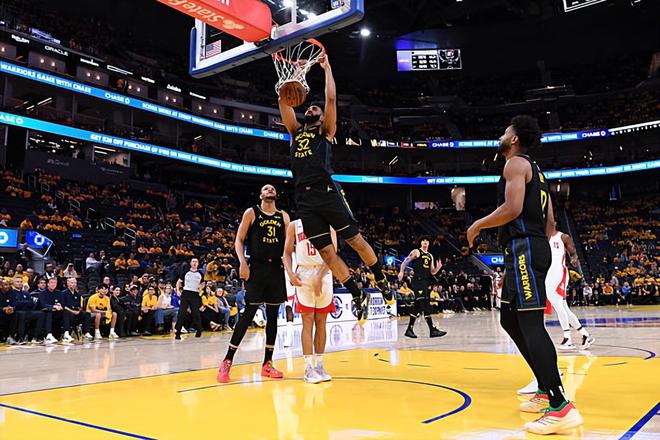 NBA 季后赛火箭胜勇士扳平总比分，特雷斯-杰克逊-戴维斯获机会