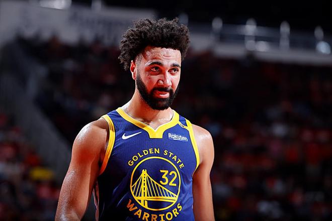 NBA 季后赛火箭胜勇士扳平总比分，特雷斯-杰克逊-戴维斯获机会