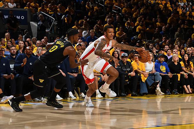 NBA 季后赛火箭胜勇士扳平总比分，小贾巴里 - 史密斯表现出色