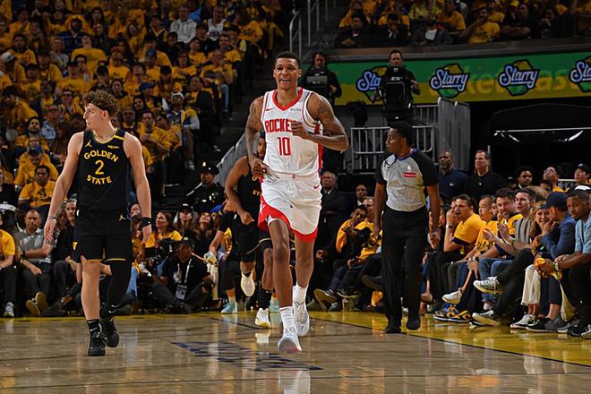 NBA 季后赛火箭胜勇士扳平总比分，小贾巴里 - 史密斯表现出色
