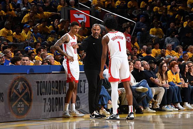 NBA 季后赛火箭胜勇士扳平总比分，小贾巴里 - 史密斯表现出色