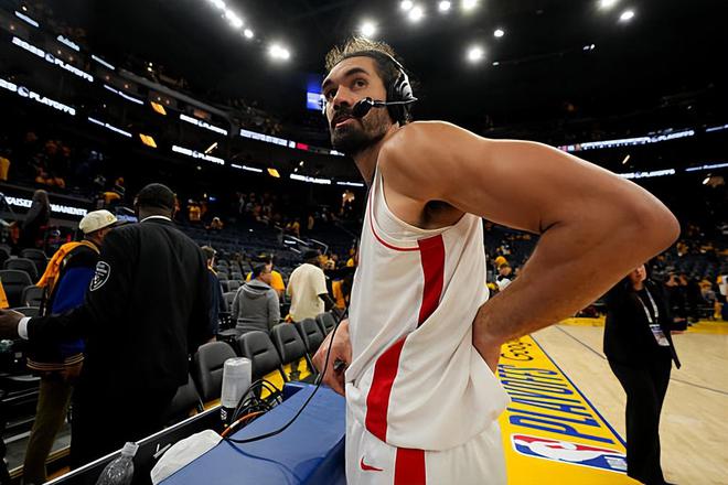 NBA季后赛火箭胜勇士总分扳平 亚当斯表现获肯定