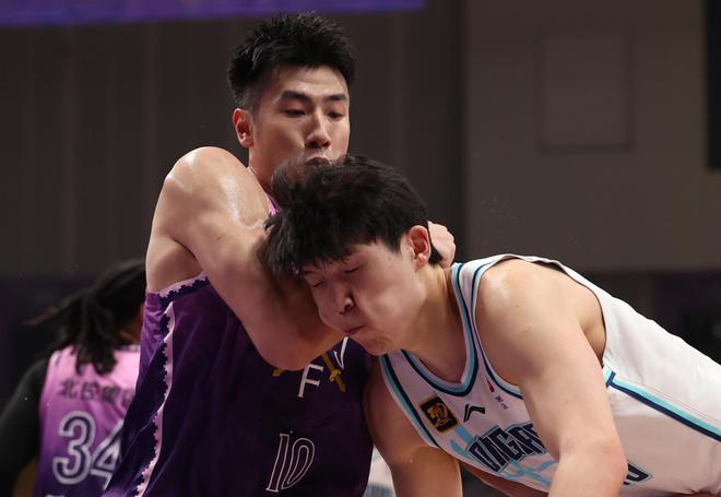 CBA联赛两大凤雏奔赴美国，为冲击NBA全力冲刺