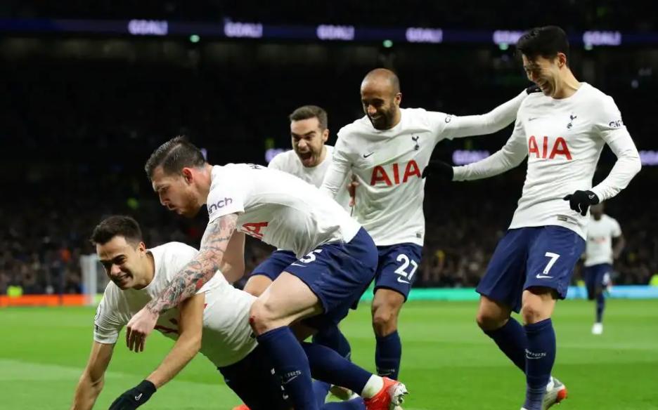 英超第35轮莱斯特城2-0完胜南安普顿，瓦尔迪救场成最大亮点