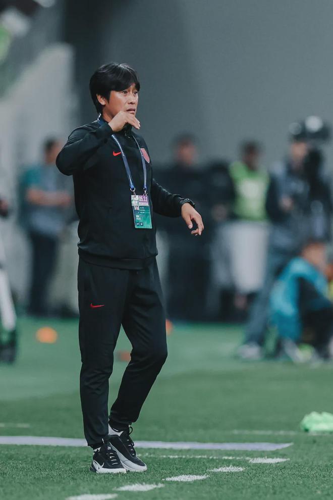赛季首败暴露申花诸多问题，球迷赛后分锅后需冷静看比赛