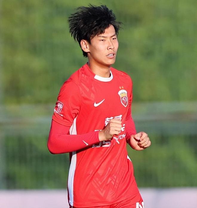 19岁锋线小将李新翔中超首秀惊艳，后续却归于平淡