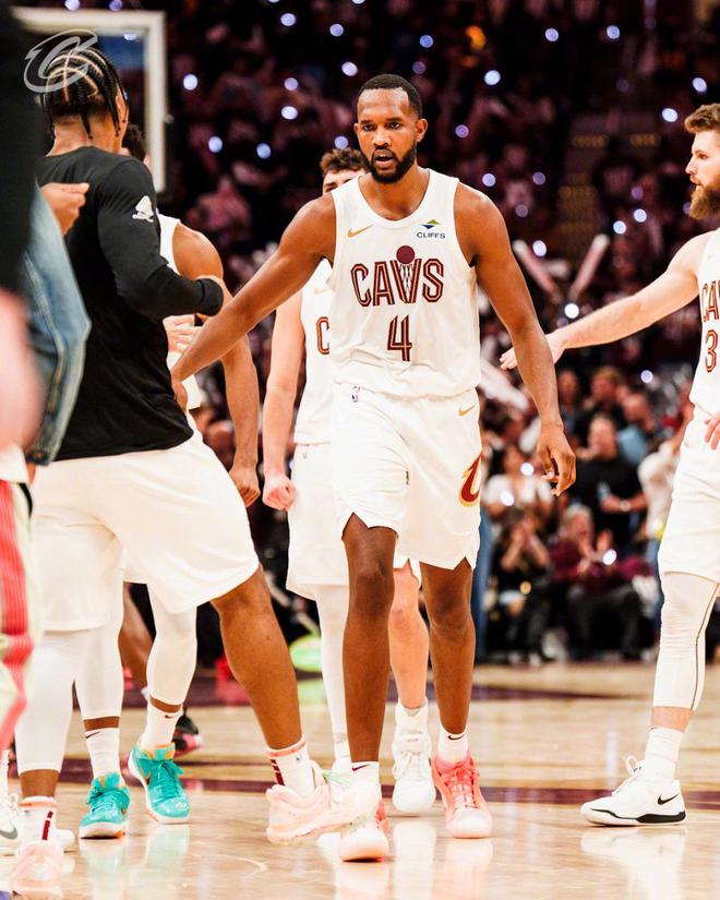 5月5日NBA半决赛：步行者开门红，骑士惜败，比赛过程胶着