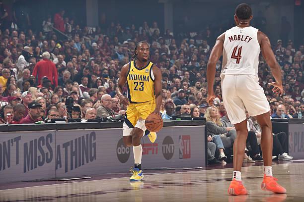 NBA东部半决赛：步行者胜骑士先拔头筹，阿隆-内史密斯表现出色