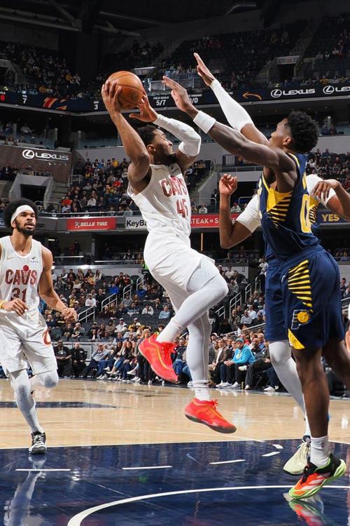 NBA东部半决赛：步行者胜骑士先拔头筹，米切尔表现糟糕