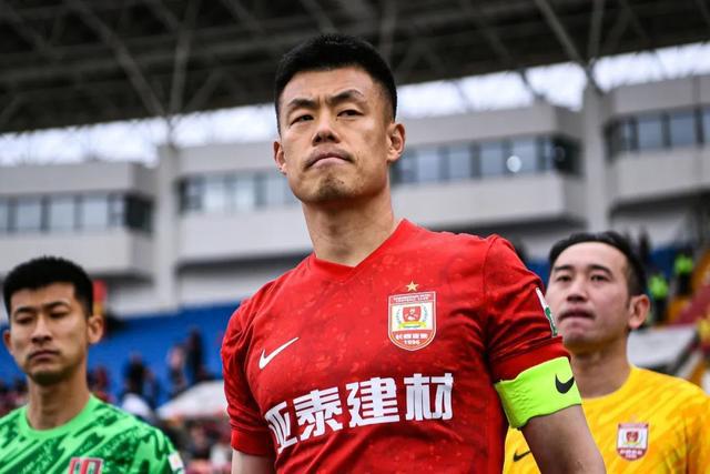 五一假期亚泰两连客战况不佳，保级形势严峻但未到最危急时