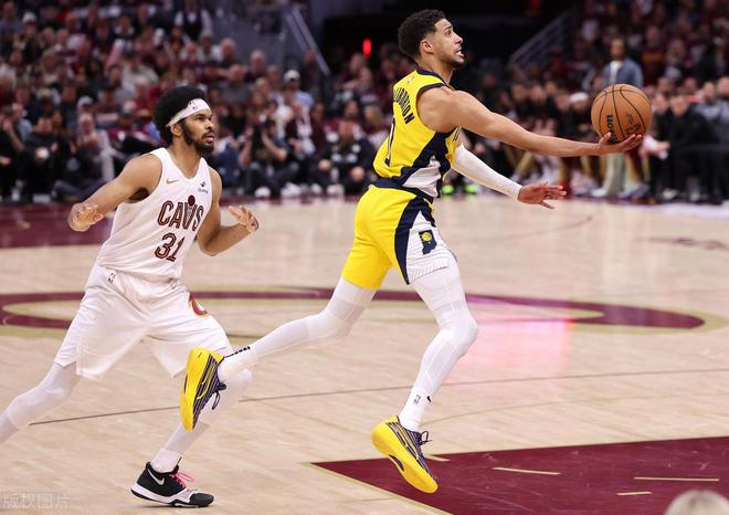 今日NBA两场季后赛：米切尔空砍高分，哈里伯顿表现出色