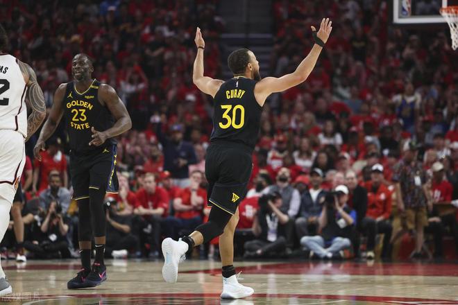 今日NBA两场季后赛：米切尔空砍高分，哈里伯顿表现出色
