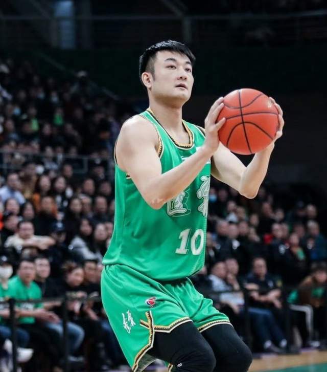 5月4日深夜30岁辽宁男篮大将丛明晨因伤退役 回顾生涯成就