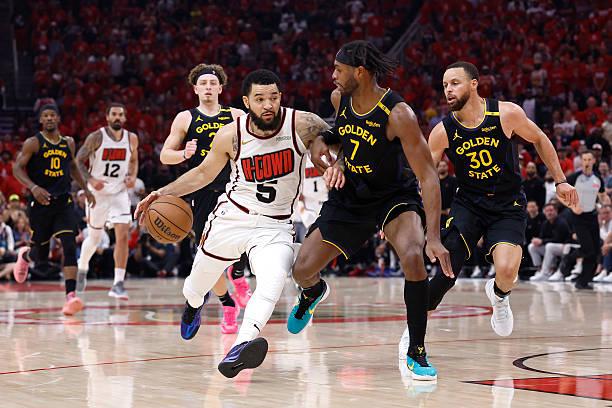 NBA 季后赛：金州勇士胜休斯顿火箭，范弗利特表现可圈可点