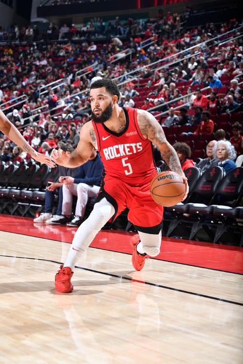 NBA 季后赛：金州勇士胜休斯顿火箭，范弗利特表现可圈可点