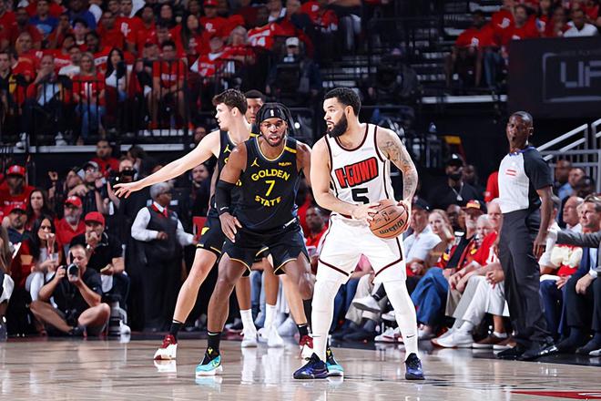 NBA 季后赛：金州勇士胜休斯顿火箭，范弗利特表现可圈可点