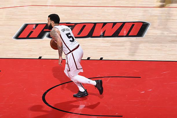 NBA 季后赛：金州勇士胜休斯顿火箭，范弗利特表现可圈可点