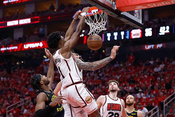 NBA季后赛：金州勇士胜休斯顿火箭，阿门-汤普森表现稳定