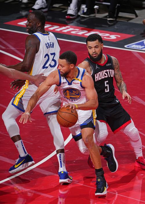 NBA 季后赛：金州勇士胜休斯顿火箭，火箭替补中锋状态下滑无缘次轮