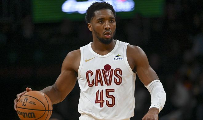 NBA季后赛次轮首战：步行者爆冷击败骑士，黑马闪耀全场