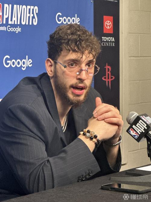 NBA 季后赛：勇士胜火箭晋级，申京表现欠佳功亏一篑
