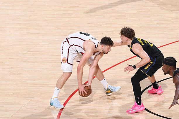 NBA 季后赛：勇士胜火箭晋级，申京表现欠佳功亏一篑