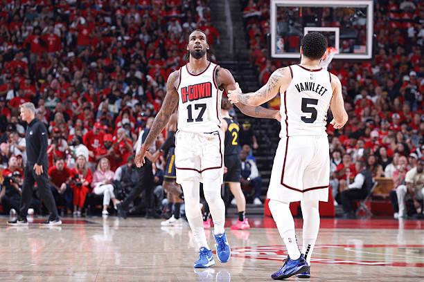 NBA 季后赛：金州勇士胜休斯顿火箭，塔里 - 伊森表现欠佳止步首轮