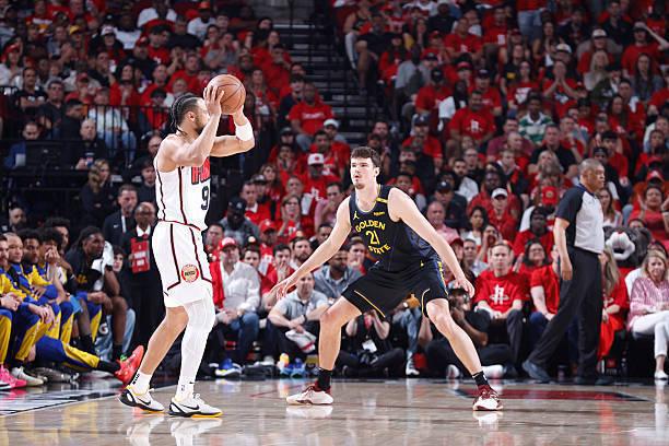 NBA 季后赛：勇士胜火箭晋级，替补内线新星波斯特表现几何？