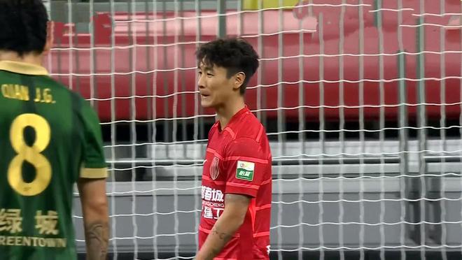 18岁中超当红炸子鸡王钰栋领跑本土射手榜，浙江队围绕其踢比赛
