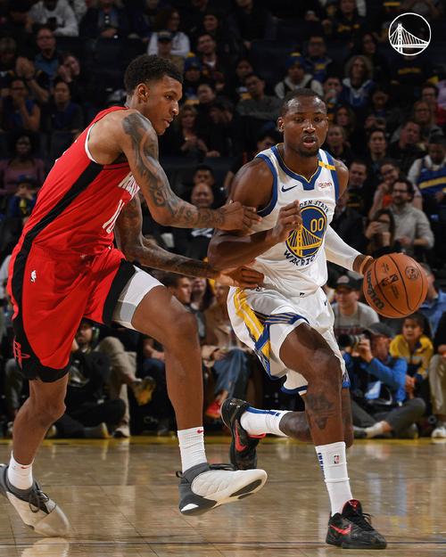 NBA 季后赛：勇士胜火箭晋级，库明加全场 0 分表现惨不忍睹