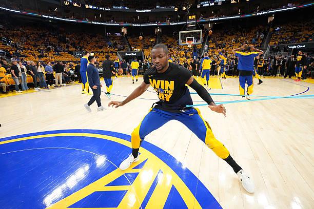 NBA 季后赛：勇士胜火箭晋级，库明加全场 0 分表现惨不忍睹
