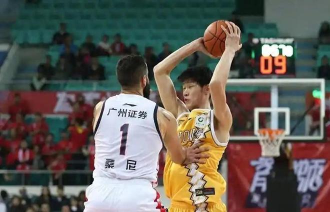 CBA总决赛首战7日打响，北京男篮靠后场双枪能否以下克上？