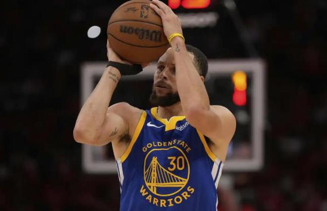 NBA西部首轮季后赛：金州勇士战胜火箭晋级，赛季交易引关注