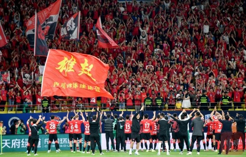 中超焦点大战：成都蓉城激战浙江队，榜首之位风云变幻