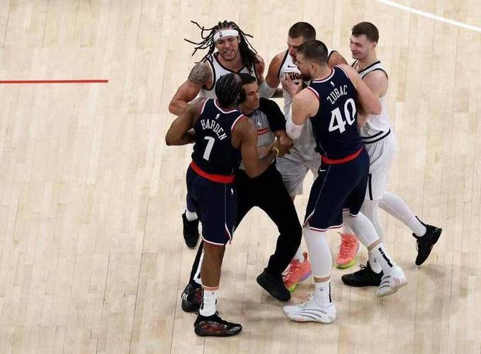 5月6日NBA季后赛西部半决赛G1：掘金险胜雷霆，约基奇42+22戈登上演三分绝杀
